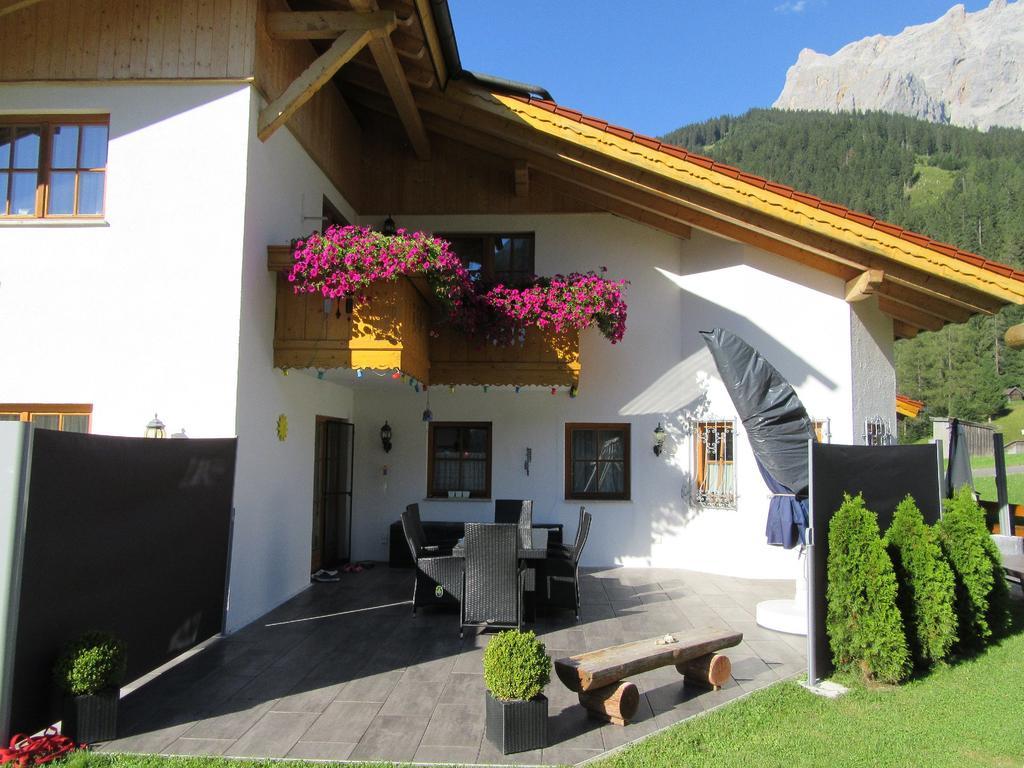 Alpen-Chalet Ehrwald Bagian luar foto